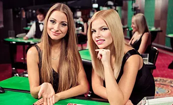 Game slot 5 cuộn với biểu tượng 777 và BAR